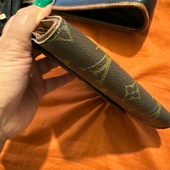 LV monogram medium sized wallet - Picture 10 of 11